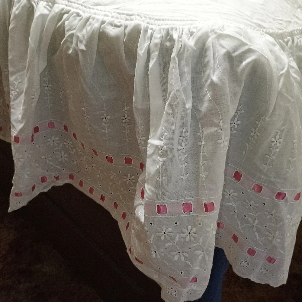 White Full Size Dust Ruffle Bed Skirt Eyelet Pattern & Pink Ribbon Accents - Picture 6 of 9